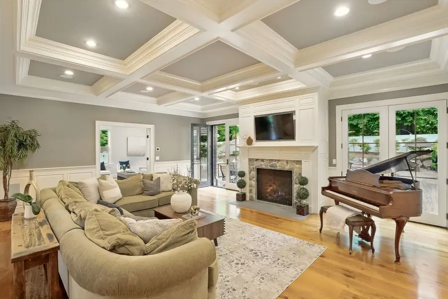 4 Abbott Ln, Bedford, MA 01730 - #3