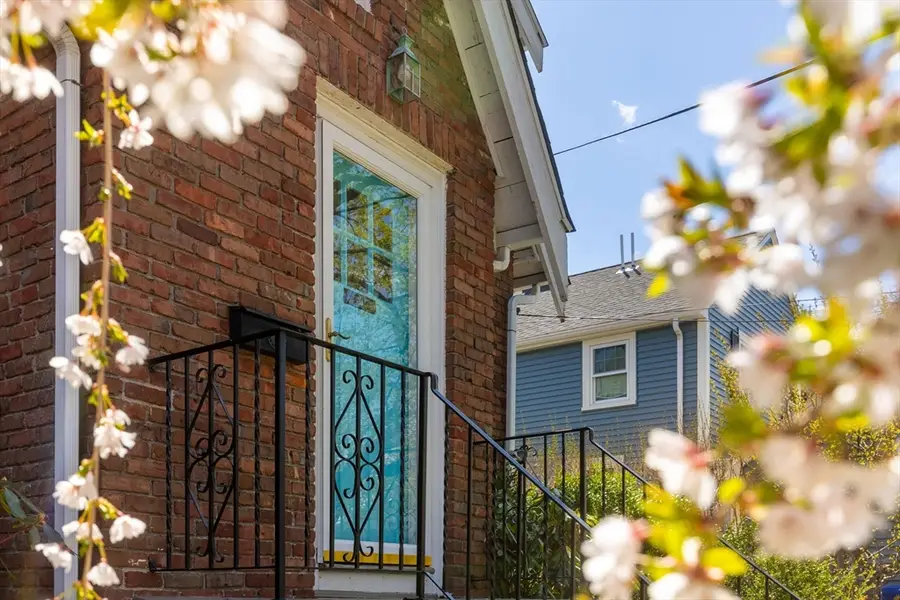 220 Hillside Avenue, Arlington, MA 02476 - #3
