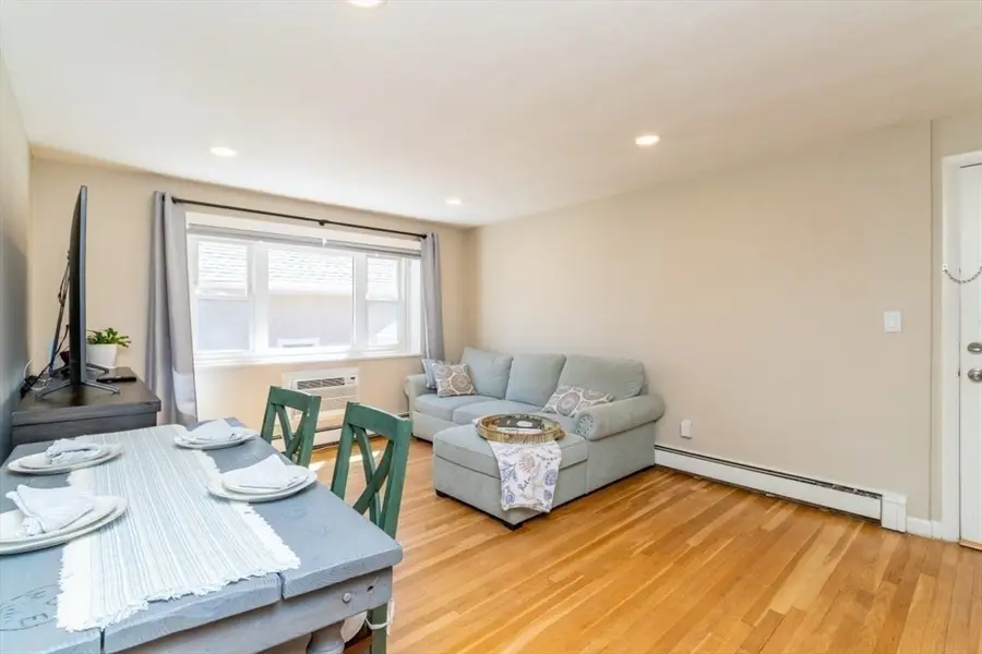 1075 Chestnut St #6, Newton, MA 02464 - #3