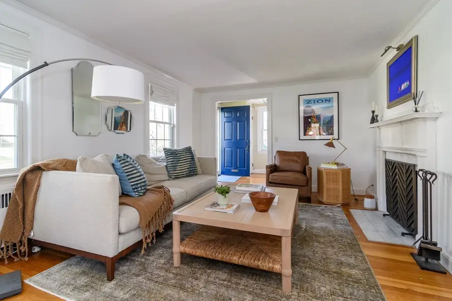 11 Bunker Ln, Newton, MA 02465 - #2