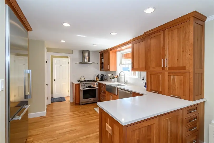 11 Bunker Ln, Newton, MA 02465 - #3