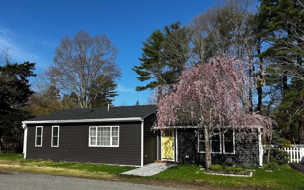 6 Upton St, Hanson, MA 02341 - #1