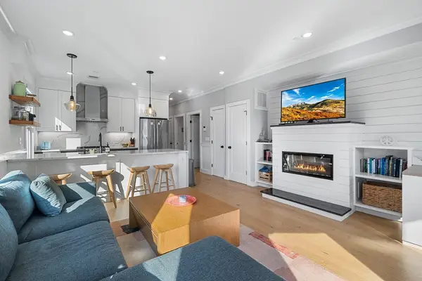 111 Beacon St #B, Somerville, MA 02143