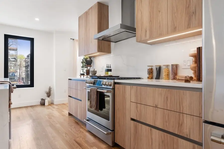 6 Gen Devine Wy #1, Boston, MA 02127 - #3