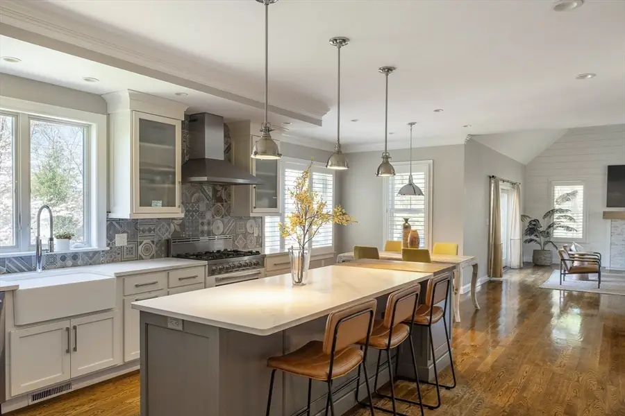 8 Goldman Cir, Bedford, MA 01730 - #3