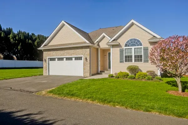 140 Stonybrook Way #140, South Hadley, MA 01075