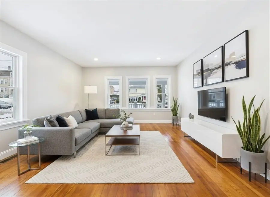 542 King Philip St, Fall River, MA 02724 - #3