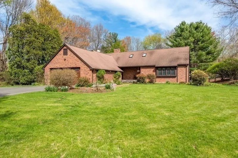 560 Middle St, Amherst, MA 01002 - #1