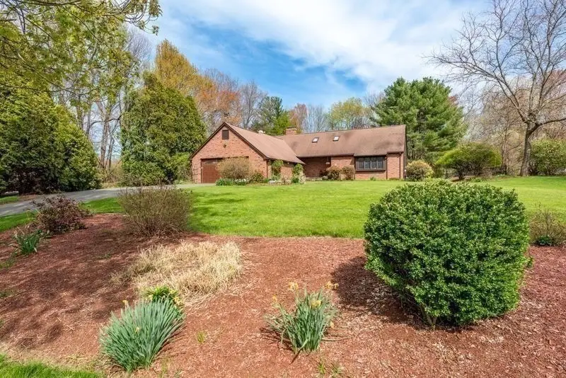 560 Middle St, Amherst, MA 01002 - #3