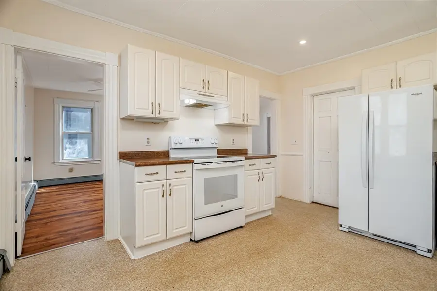 242 Pine St, Gardner, MA 01440 - #3