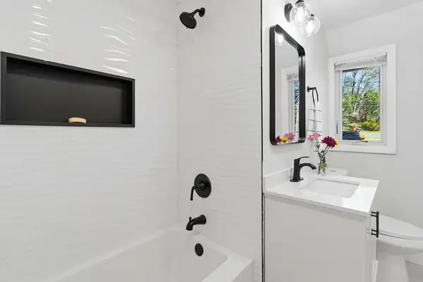 43 Orient St, Worcester, MA 01604