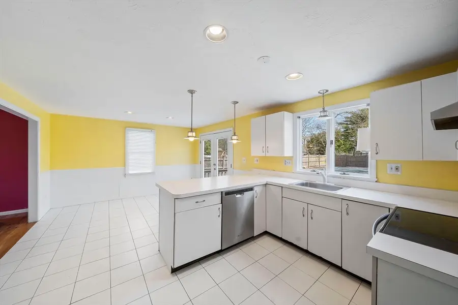 75 Erica Dr, Stoughton, MA 02072 - #3