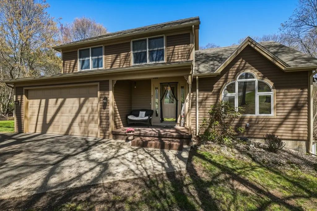 7 Terry Ln, Belchertown, MA 01007 - #1