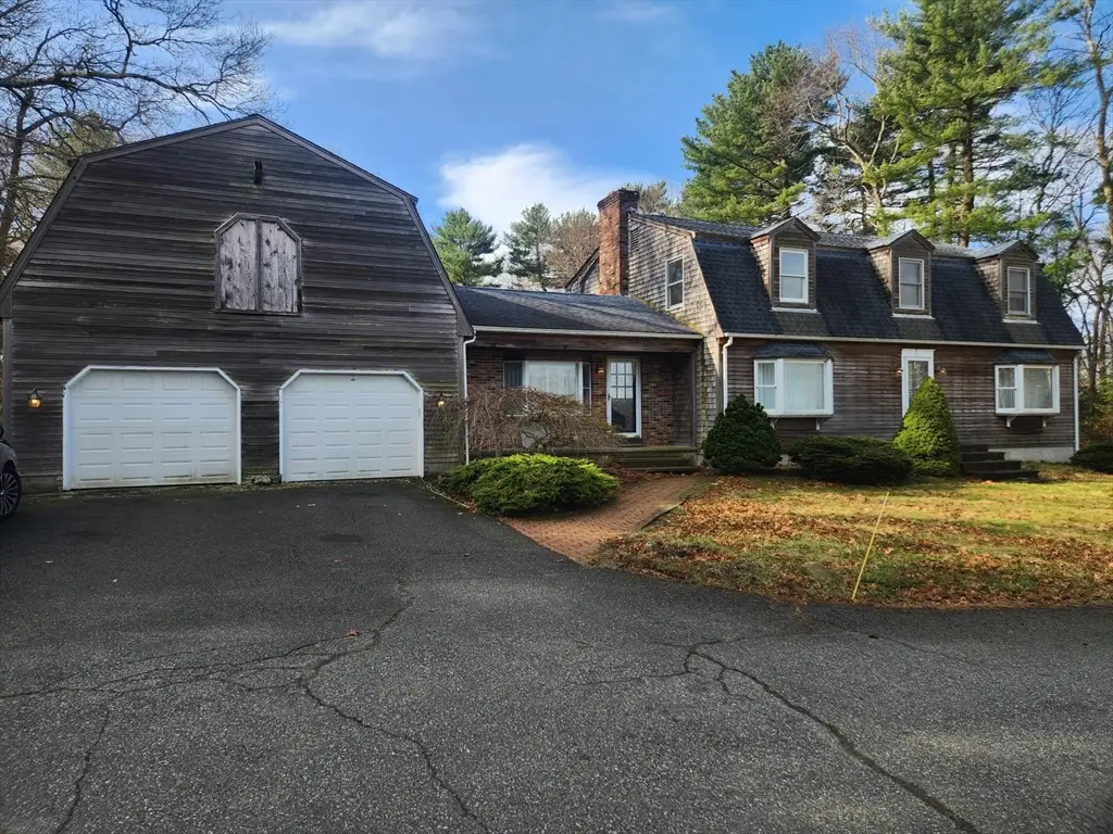 700 Locust St, Swansea, MA 02777 - #1