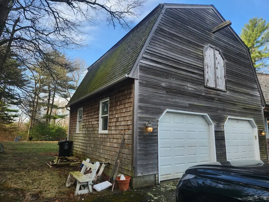 700 Locust St, Swansea, MA 02777 - #3