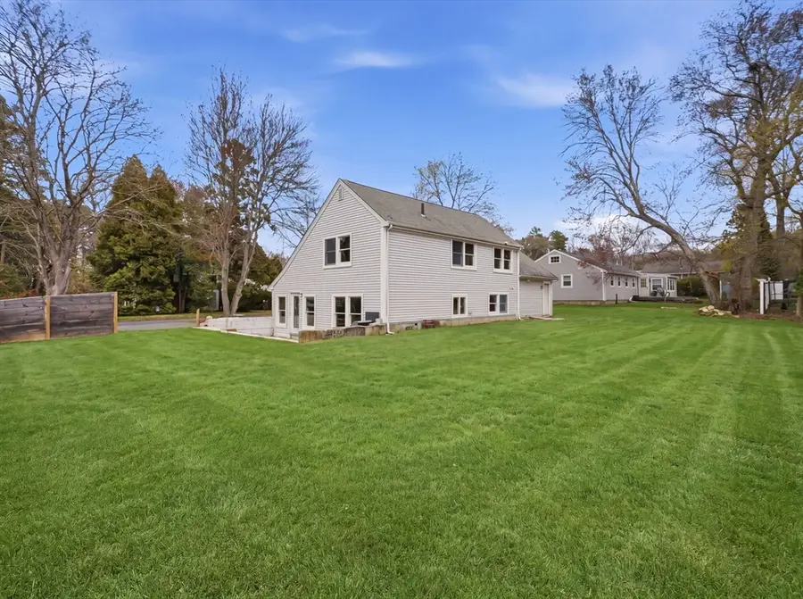 16 Beverly St, Dartmouth, MA 02747 - #2
