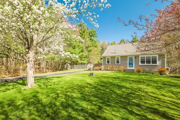 145 Shag Bark Rd, Taunton, MA 02780