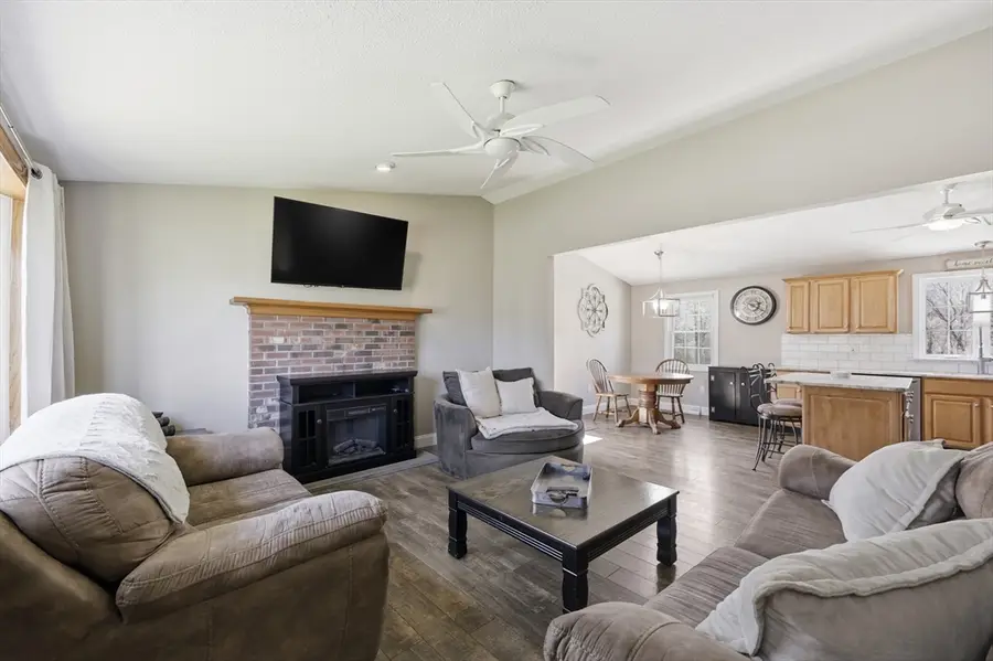 23 Katherine Dr, Agawam, MA 01001 - #3
