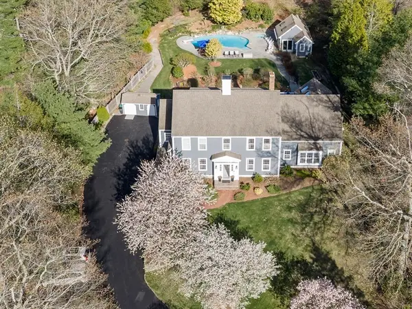 35 Pokanoket Ln, Marshfield, MA 02050