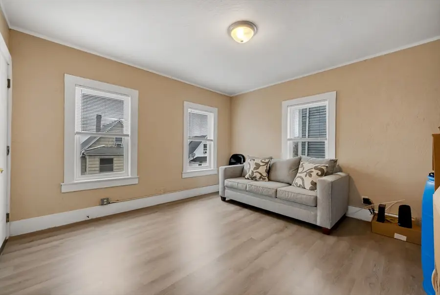 20 Mott St, Worcester, MA 01604 - #3