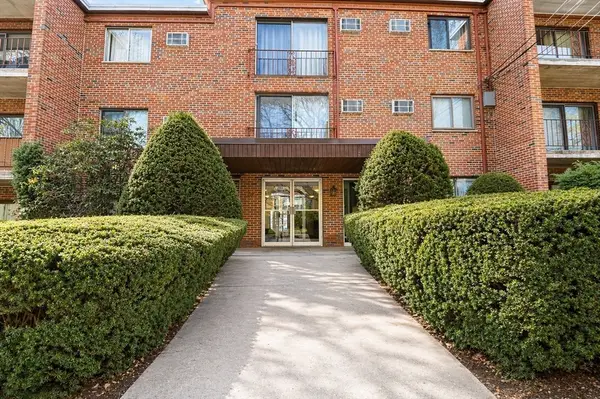 33 Paul St #24, Newton, MA 02459