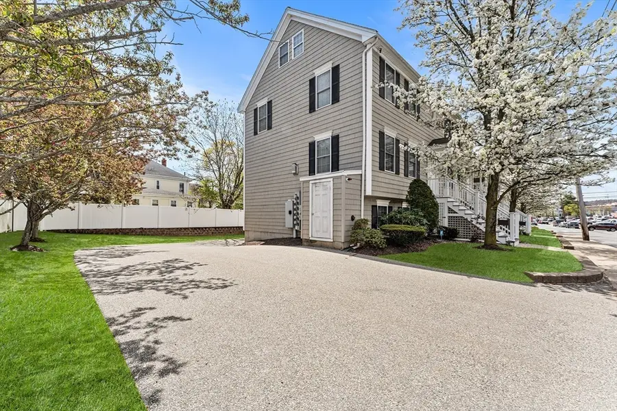30 Russell St #5, Waltham, MA 02453 - #2