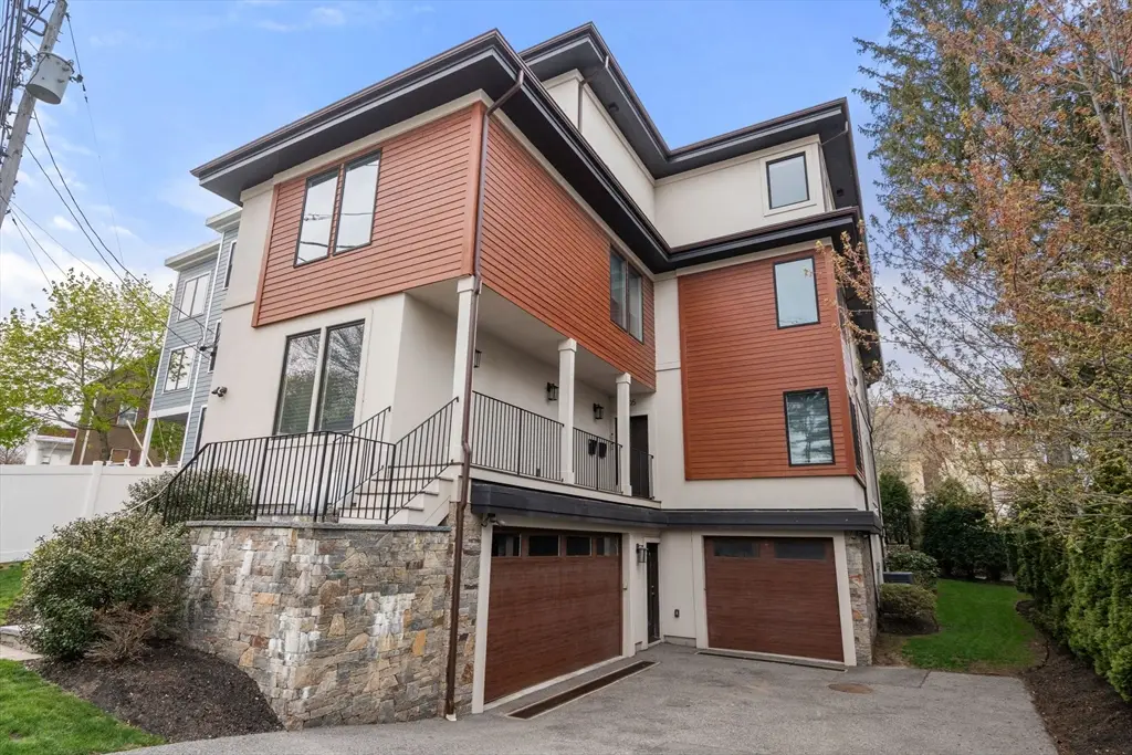 805 Heath St #2, Chestnut Hill, MA 02467 - #1