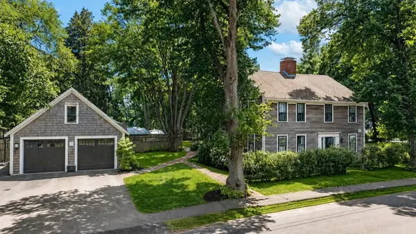29 Pleasant St, Hingham, MA 02043