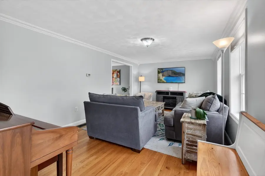 18 Prospect St, Amesbury, MA 01913 - #3