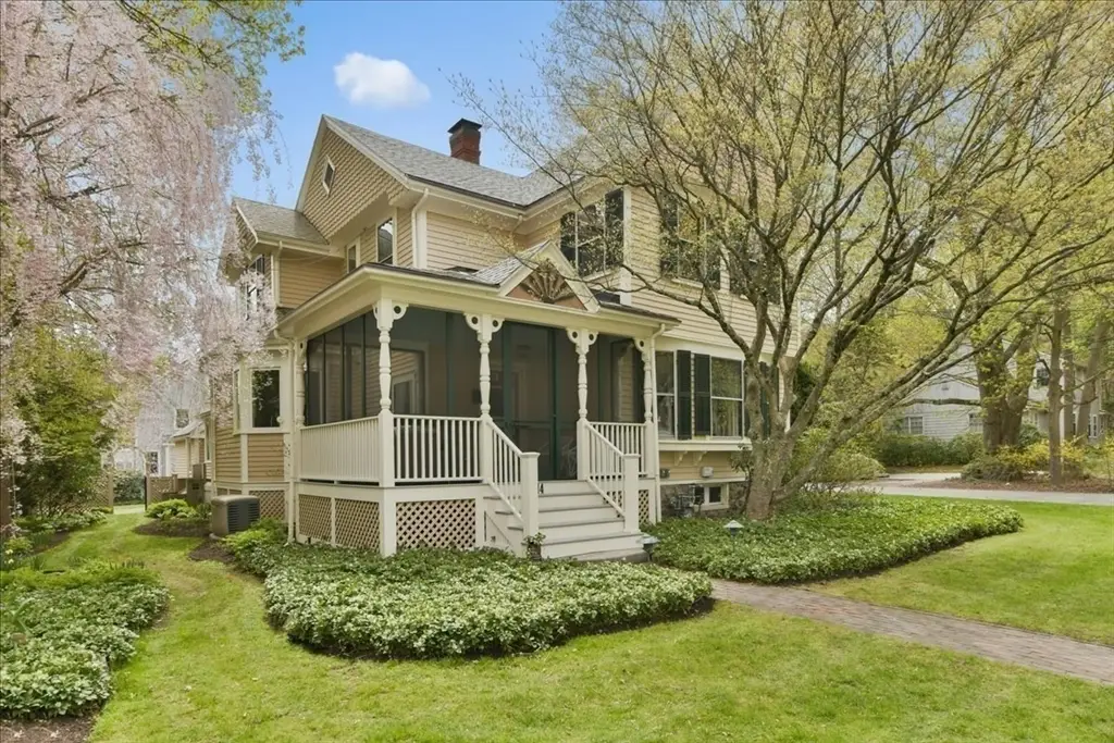 14 Locust Ave, Lexington, MA 02421 - #1