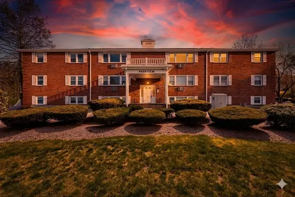 224 School Street #7, Walpole, MA 02081