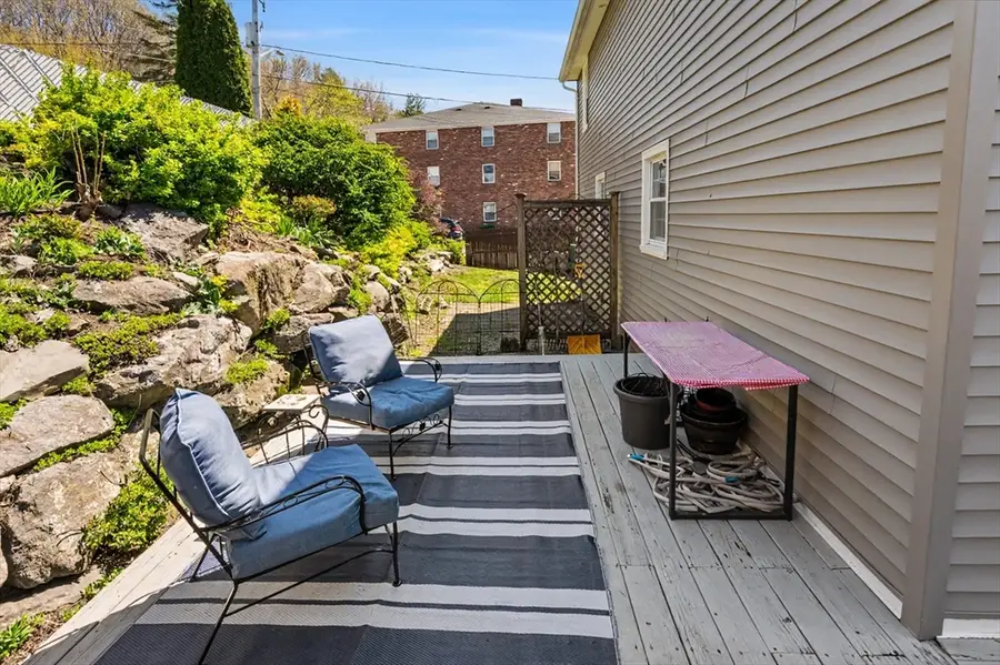286 Pleasant St, Lowell, MA 01852 - #3
