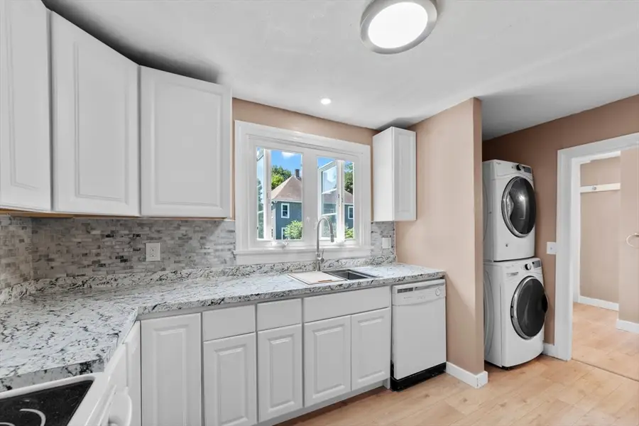 9 Dervin Pl, Clinton, MA 01510 - #3
