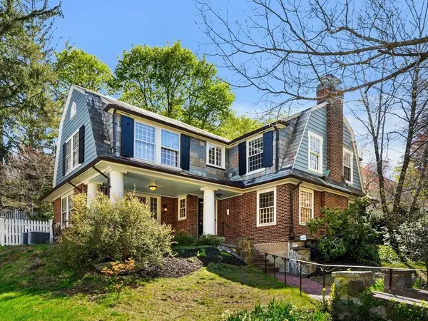 292 Pond St, Boston, MA 02130