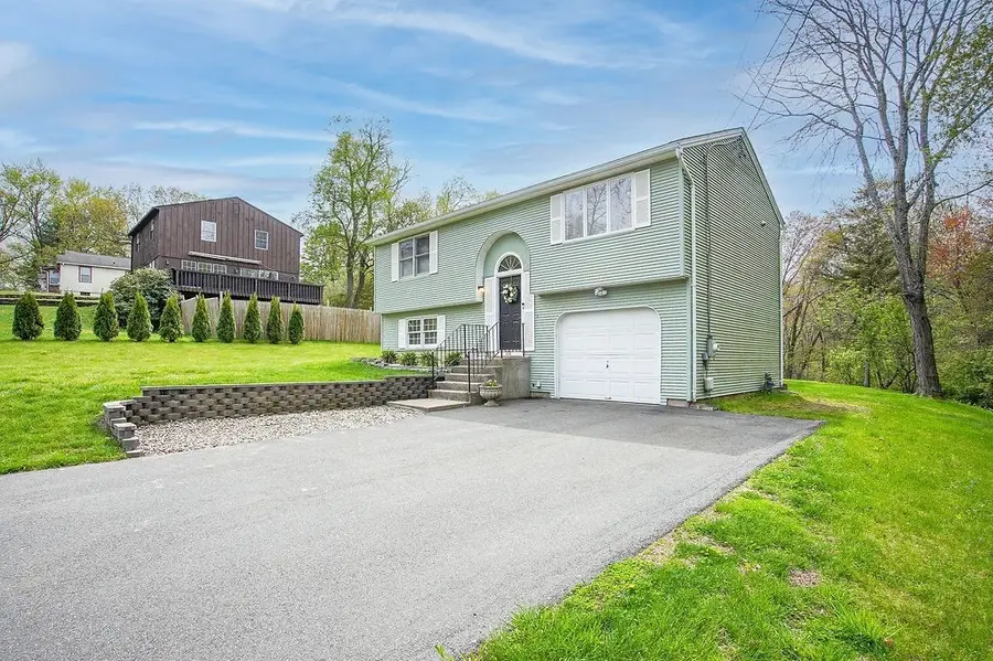 131 Queen Ave, West Springfield, MA 01089 - #3