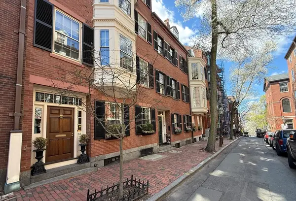 52 Pinckney St, Boston, MA 02114