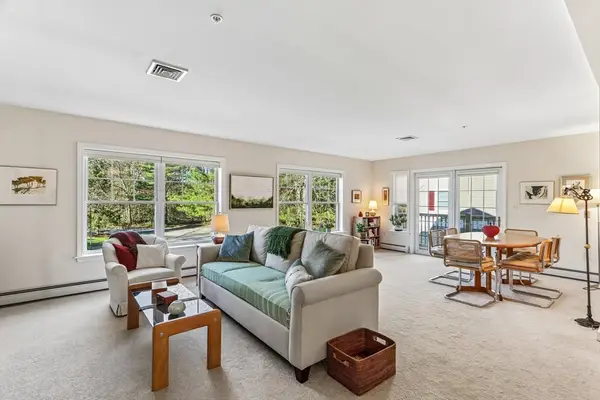 34 Meetinghouse Lane #207, Stow, MA 01775