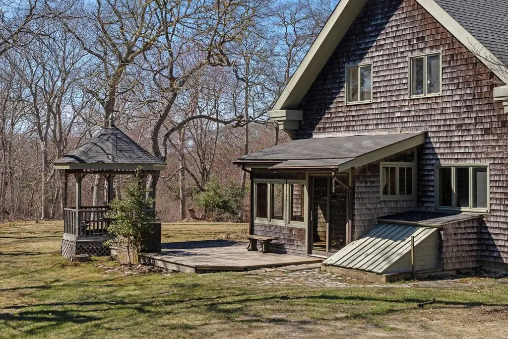 24 Beetle Swamp Rd, Edgartown, MA 02539 - #1