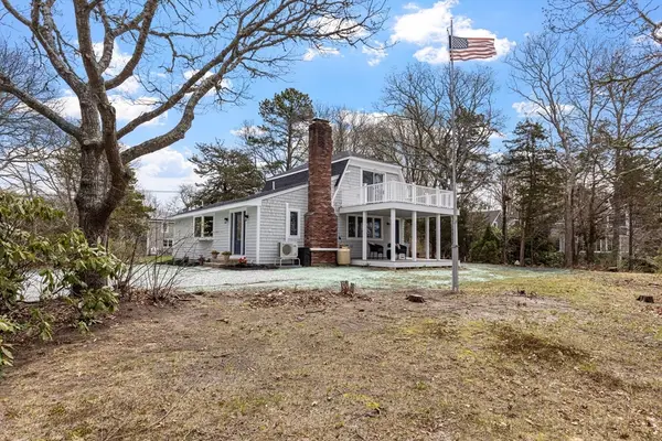 5 Bell Rd Ext, Bourne, MA 02532