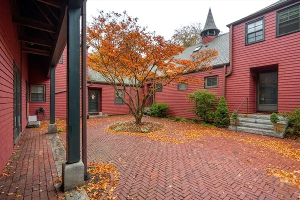 76 Ober Rd #76, Newton, MA 02459
