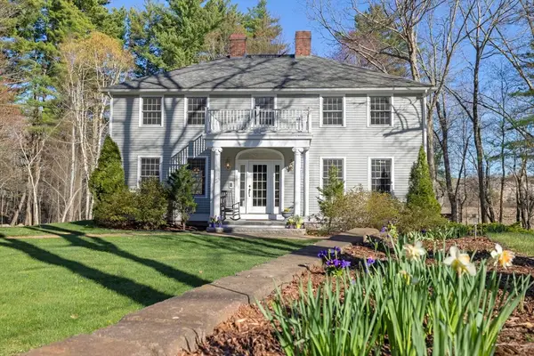 60 Cambridge Rd, Hampstead, NH 03841