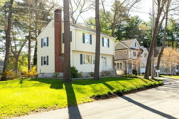 2 Marigold Ave, Wellesley, MA 02482