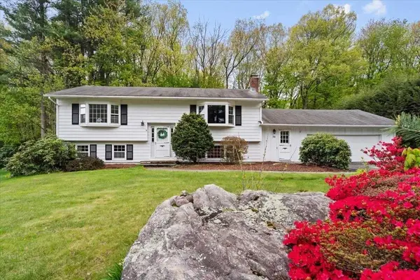 34 Fort Sumter Dr, Holden, MA 01520