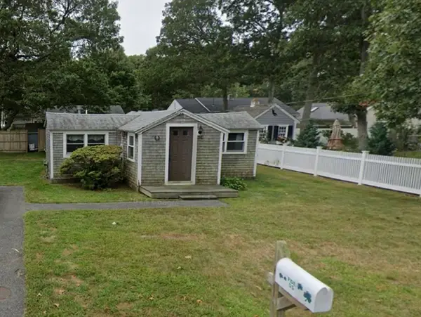 55 Cedar St, Falmouth, MA 02536