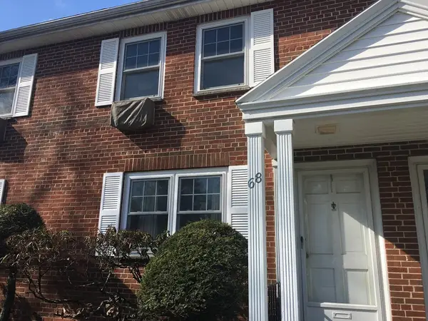 68 Emerson Gardens Rd #68, Lexington, MA 02420