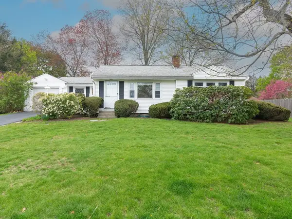 40 Dunster Rd, Framingham, MA 01702