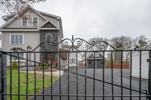 49 Beach Rd, Salisbury, MA 01952