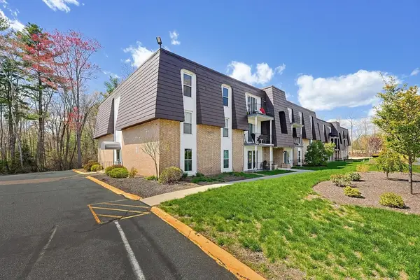23 Shadowbrook Ln #18, Milford, MA 01757