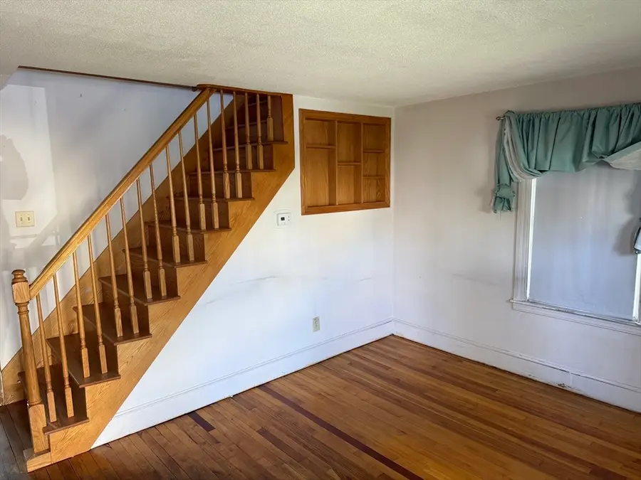 17 Royal St, Agawam Town, MA 01030 - #3