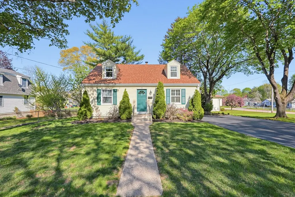 35 Interval Ave, Attleboro, MA 02703 - #1